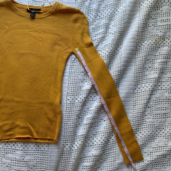 Urban Planet Fitted Top — S - Picture 2 of 5